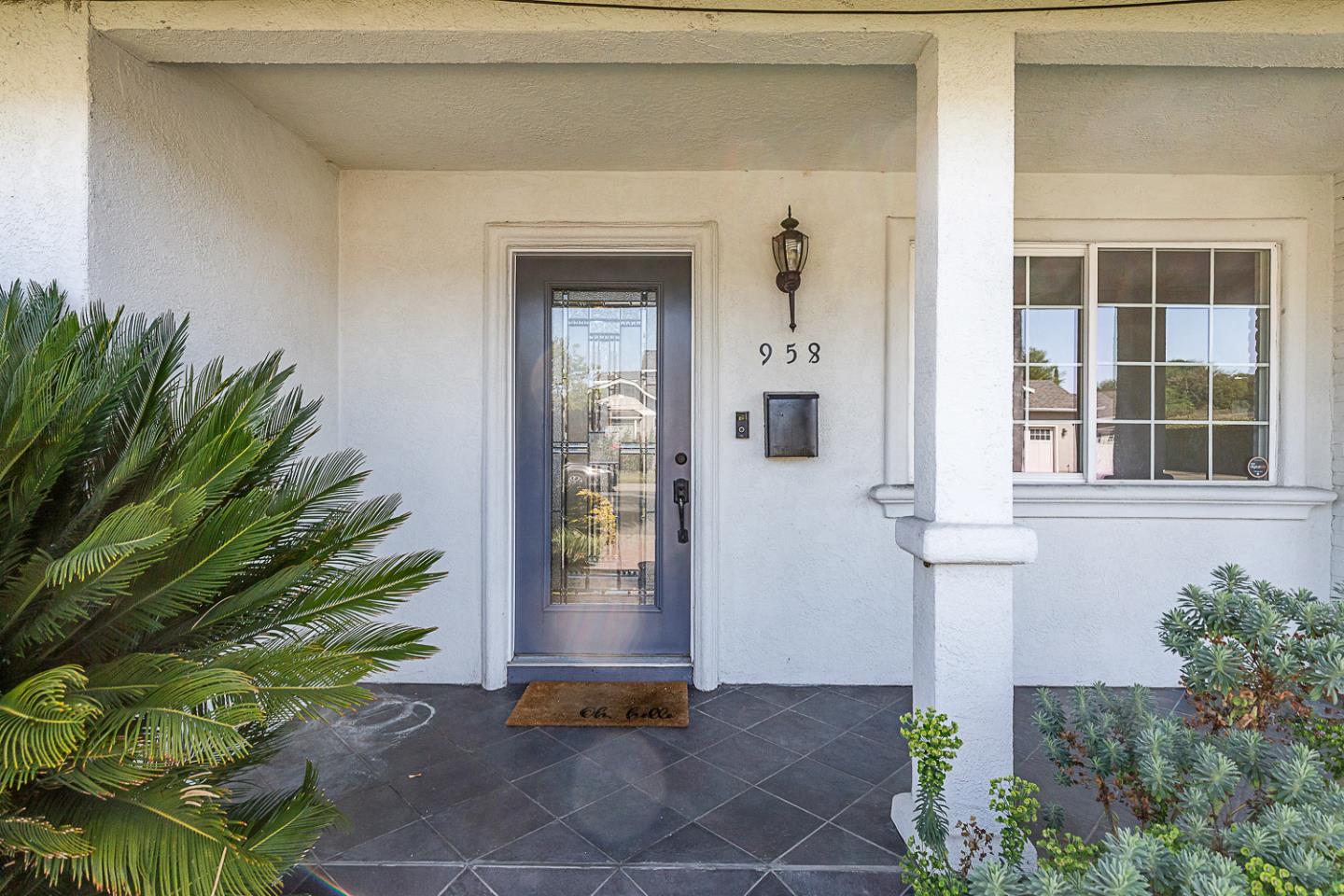 Detail Gallery Image 4 of 33 For 958 Ginger Ln, San Jose,  CA 95128 - 4 Beds | 3 Baths