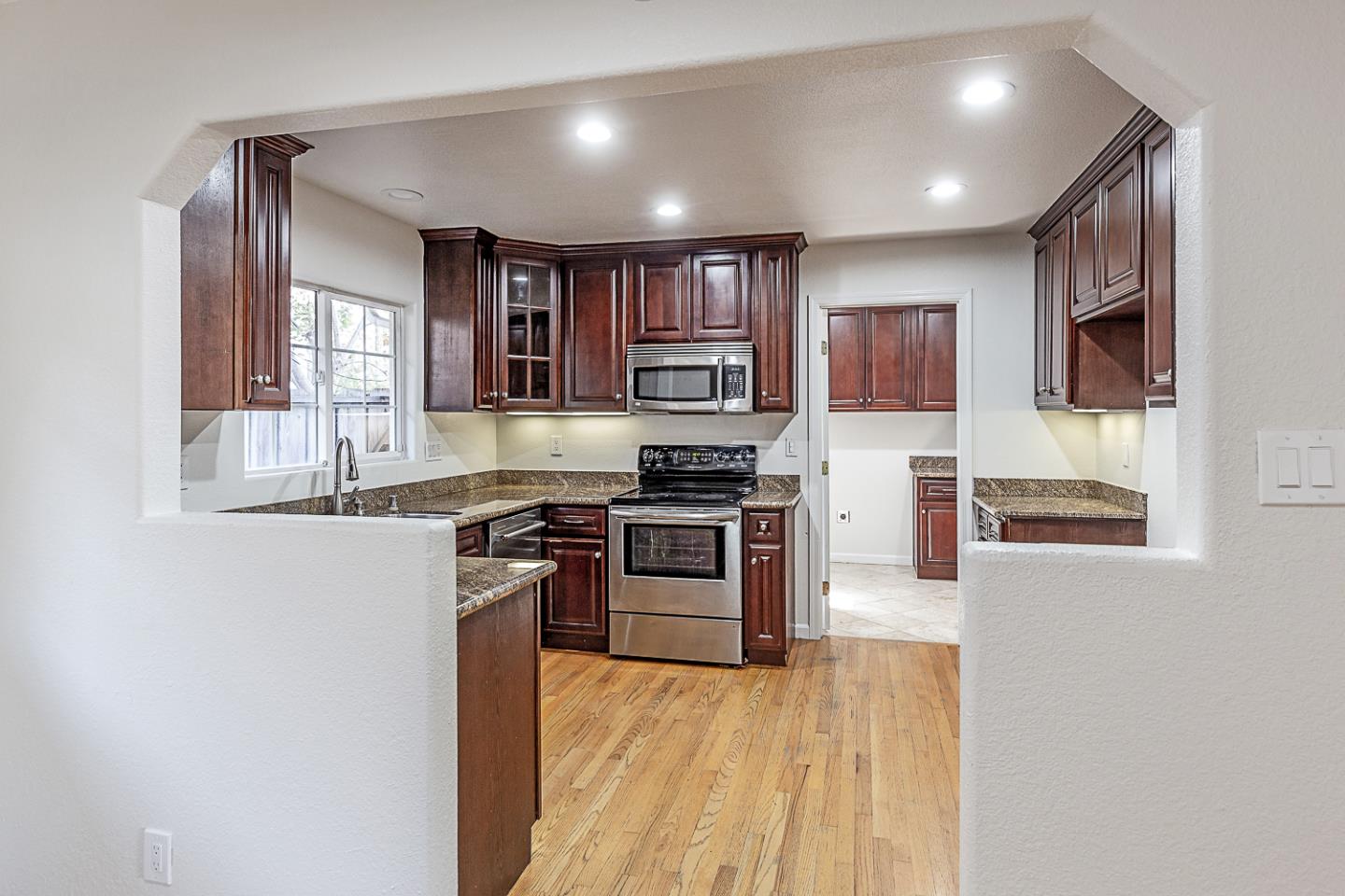 Detail Gallery Image 8 of 33 For 958 Ginger Ln, San Jose,  CA 95128 - 4 Beds | 3 Baths