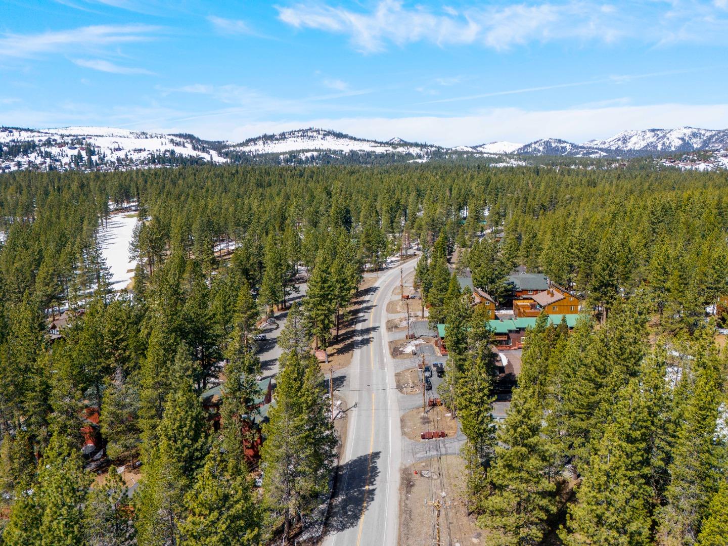 Detail Gallery Image 10 of 42 For 12803 Northwoods Blvd #01,  Truckee,  CA 96161 - 3 Beds | 2 Baths