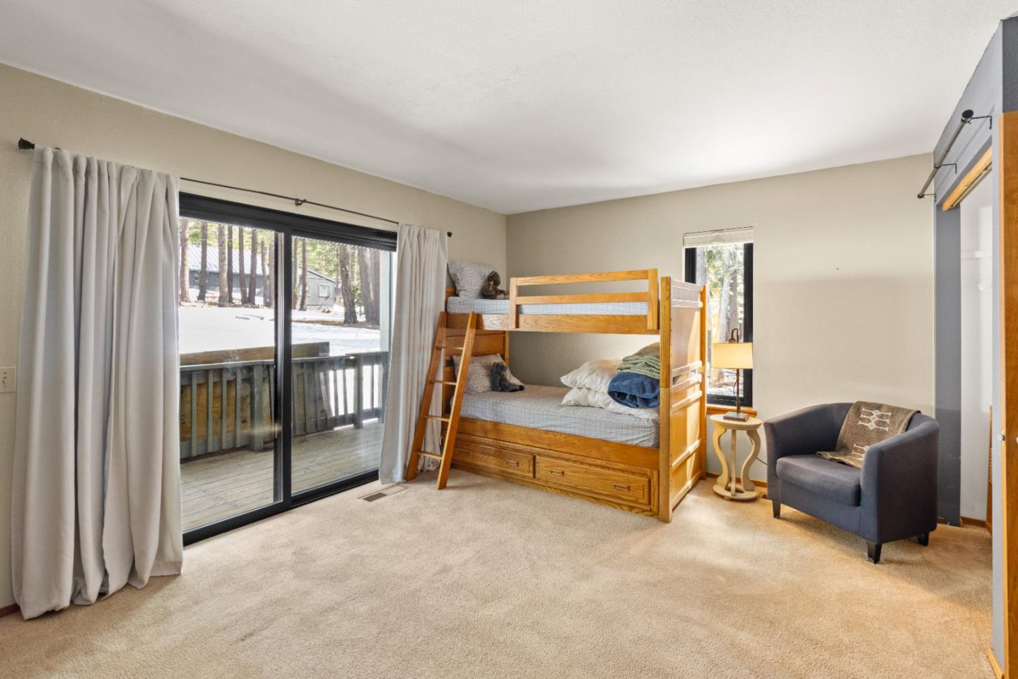 Detail Gallery Image 9 of 42 For 12803 Northwoods Blvd #01,  Truckee,  CA 96161 - 3 Beds | 2 Baths