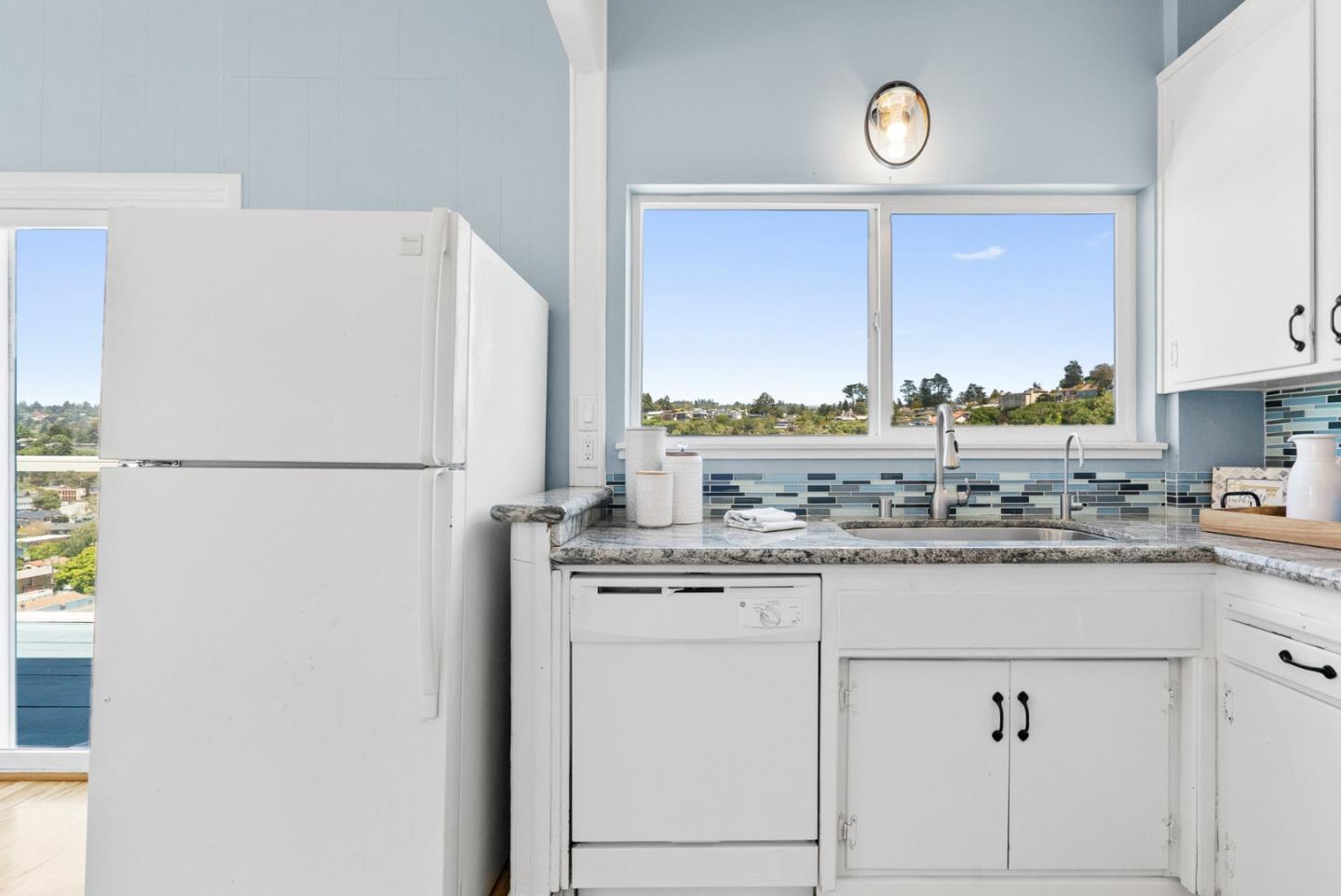 Detail Gallery Image 15 of 46 For 247 Rio Del Mar Blvd, Aptos,  CA 95003 - 3 Beds | 2/1 Baths