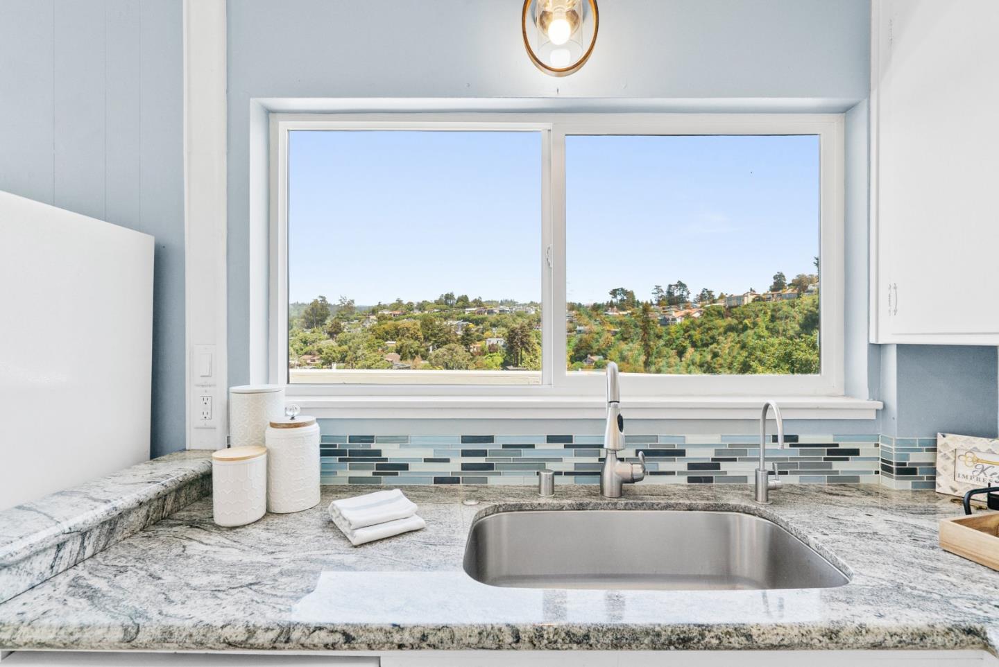 Detail Gallery Image 16 of 46 For 247 Rio Del Mar Blvd, Aptos,  CA 95003 - 3 Beds | 2/1 Baths