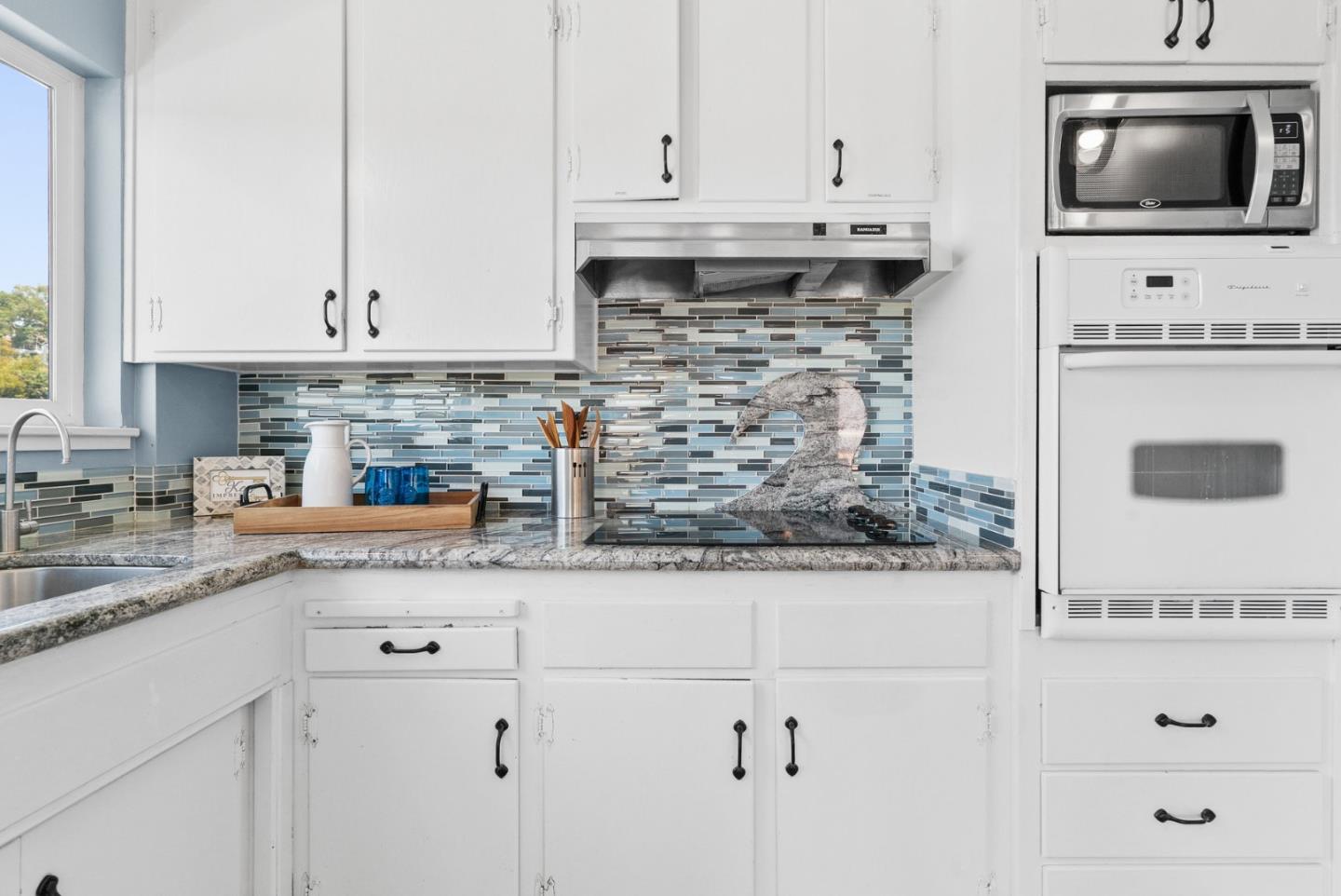 Detail Gallery Image 17 of 46 For 247 Rio Del Mar Blvd, Aptos,  CA 95003 - 3 Beds | 2/1 Baths