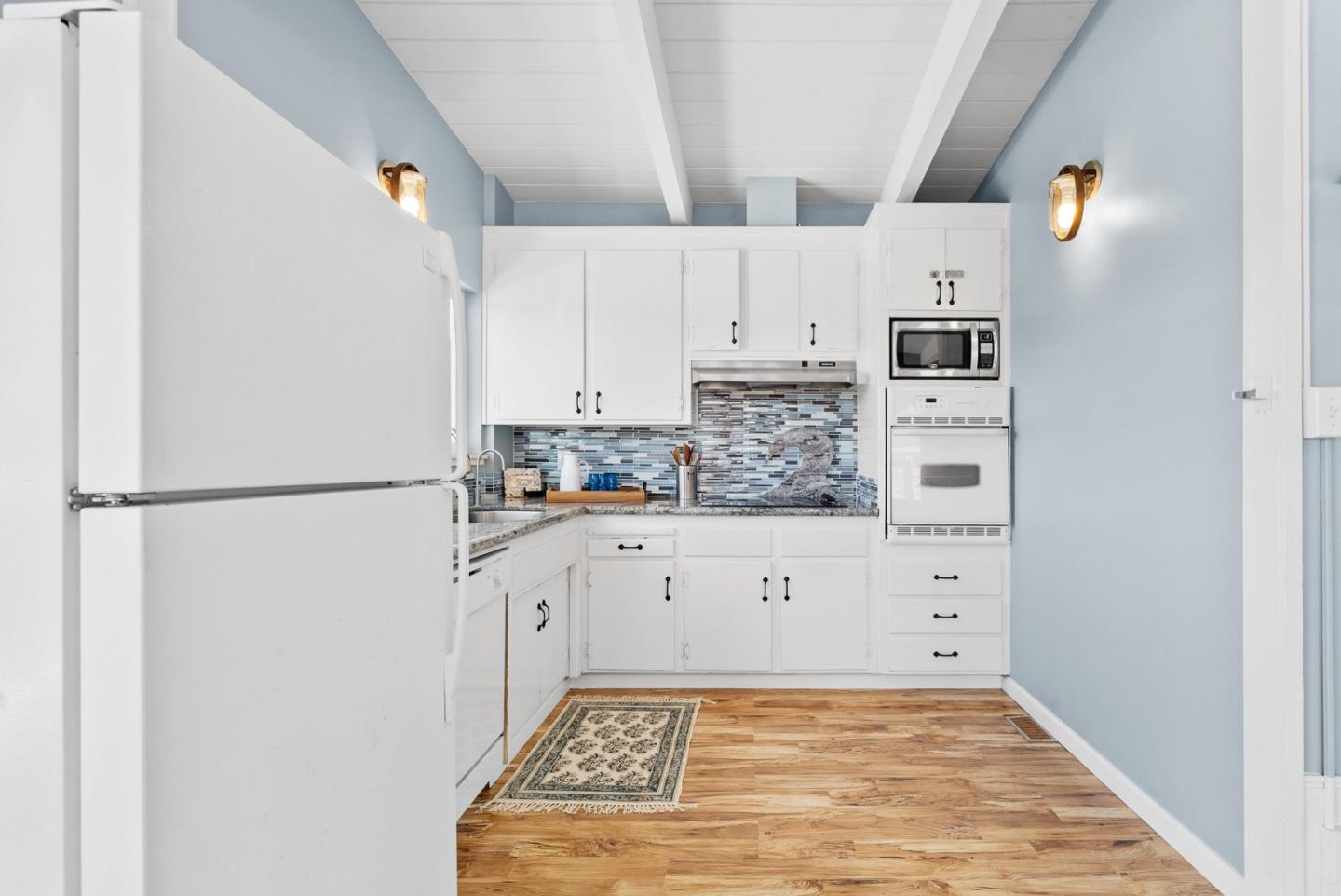 Detail Gallery Image 18 of 46 For 247 Rio Del Mar Blvd, Aptos,  CA 95003 - 3 Beds | 2/1 Baths