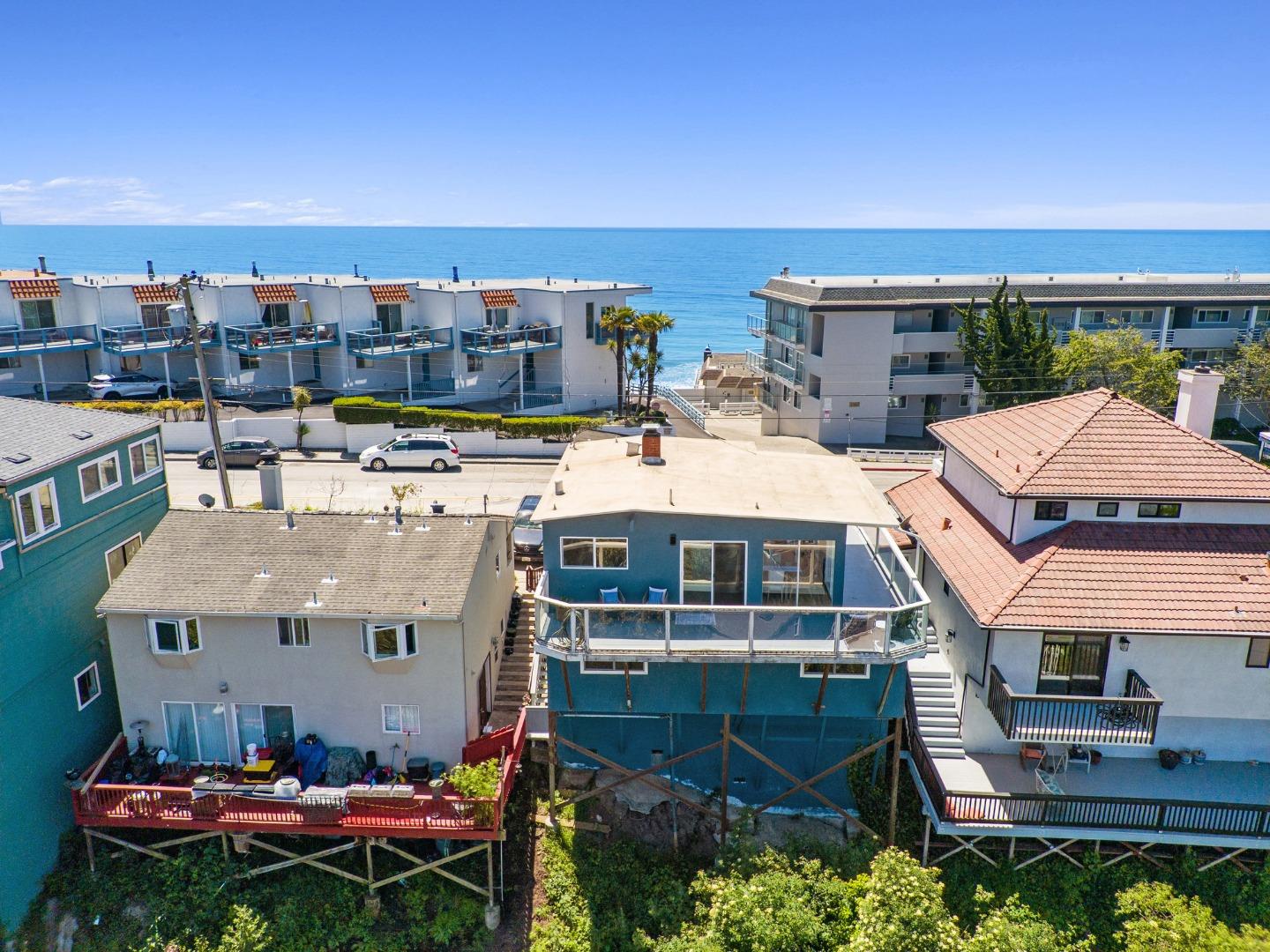 Detail Gallery Image 24 of 46 For 247 Rio Del Mar Blvd, Aptos,  CA 95003 - 3 Beds | 2/1 Baths