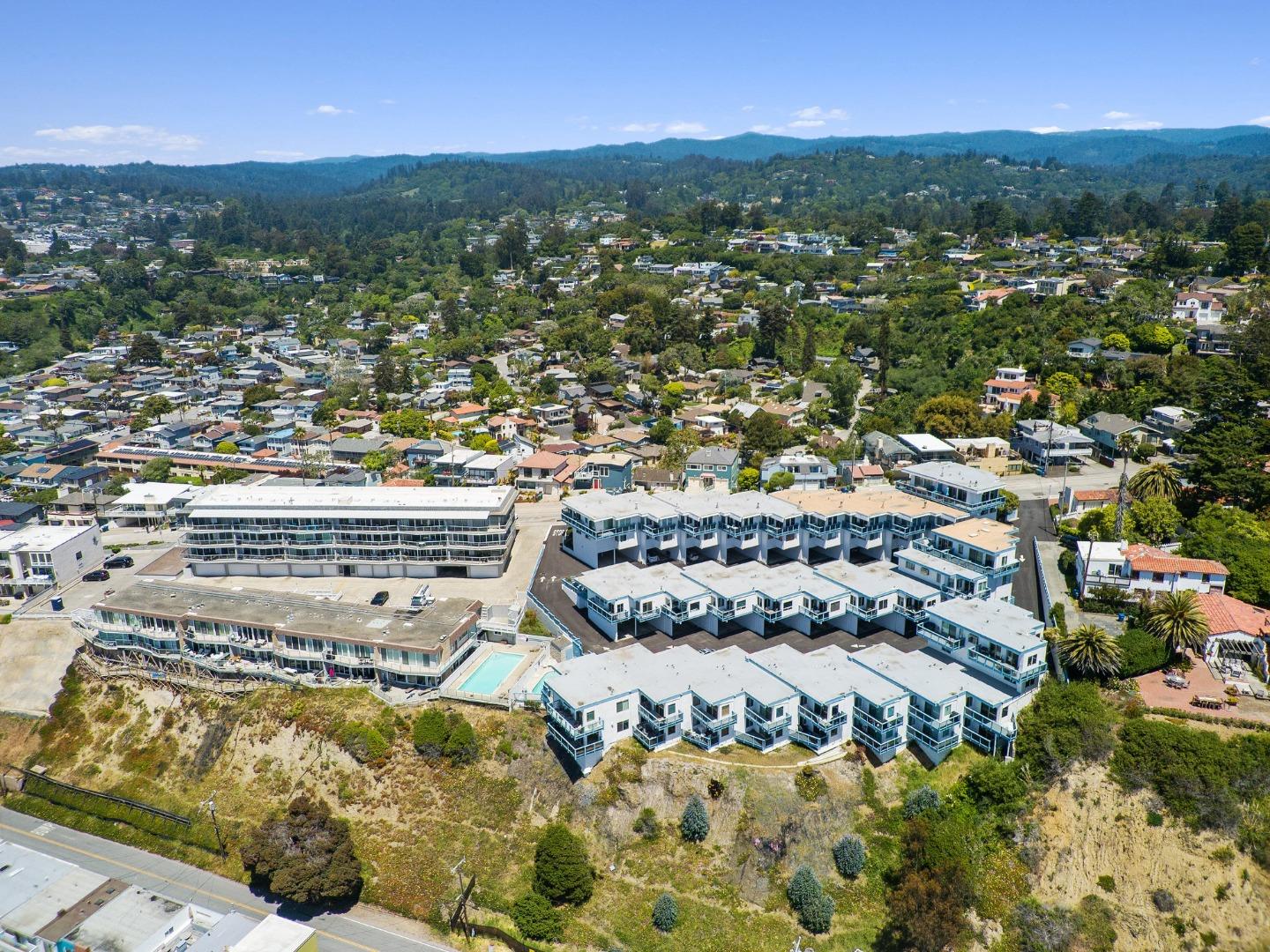Detail Gallery Image 34 of 46 For 247 Rio Del Mar Blvd, Aptos,  CA 95003 - 3 Beds | 2/1 Baths