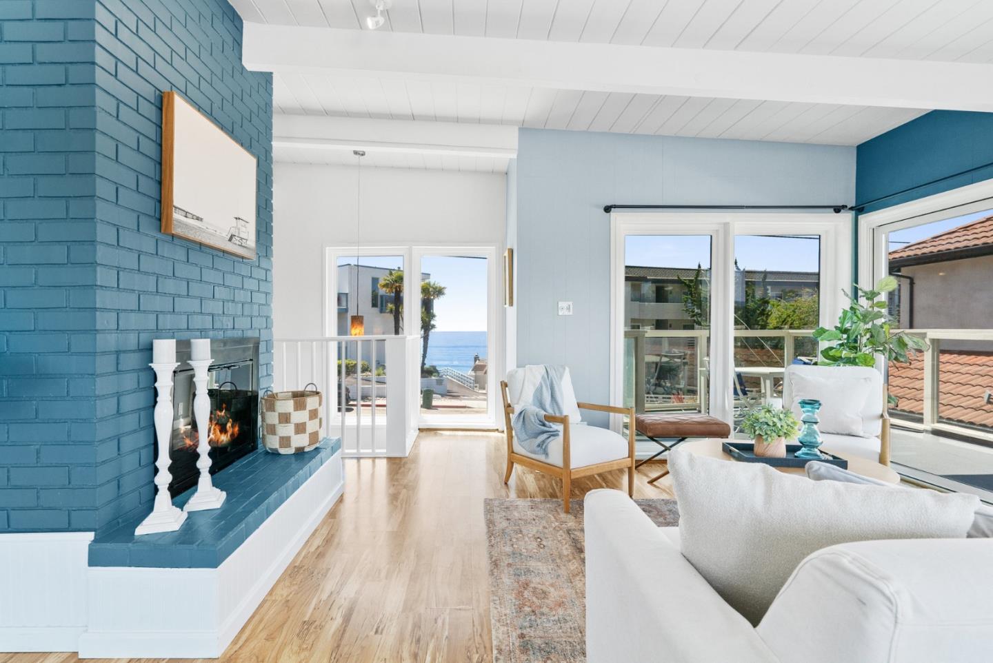 Detail Gallery Image 7 of 46 For 247 Rio Del Mar Blvd, Aptos,  CA 95003 - 3 Beds | 2/1 Baths