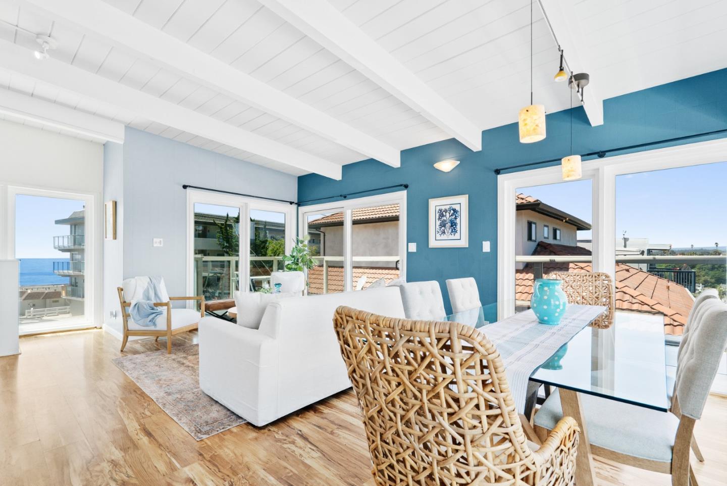 Detail Gallery Image 8 of 46 For 247 Rio Del Mar Blvd, Aptos,  CA 95003 - 3 Beds | 2/1 Baths