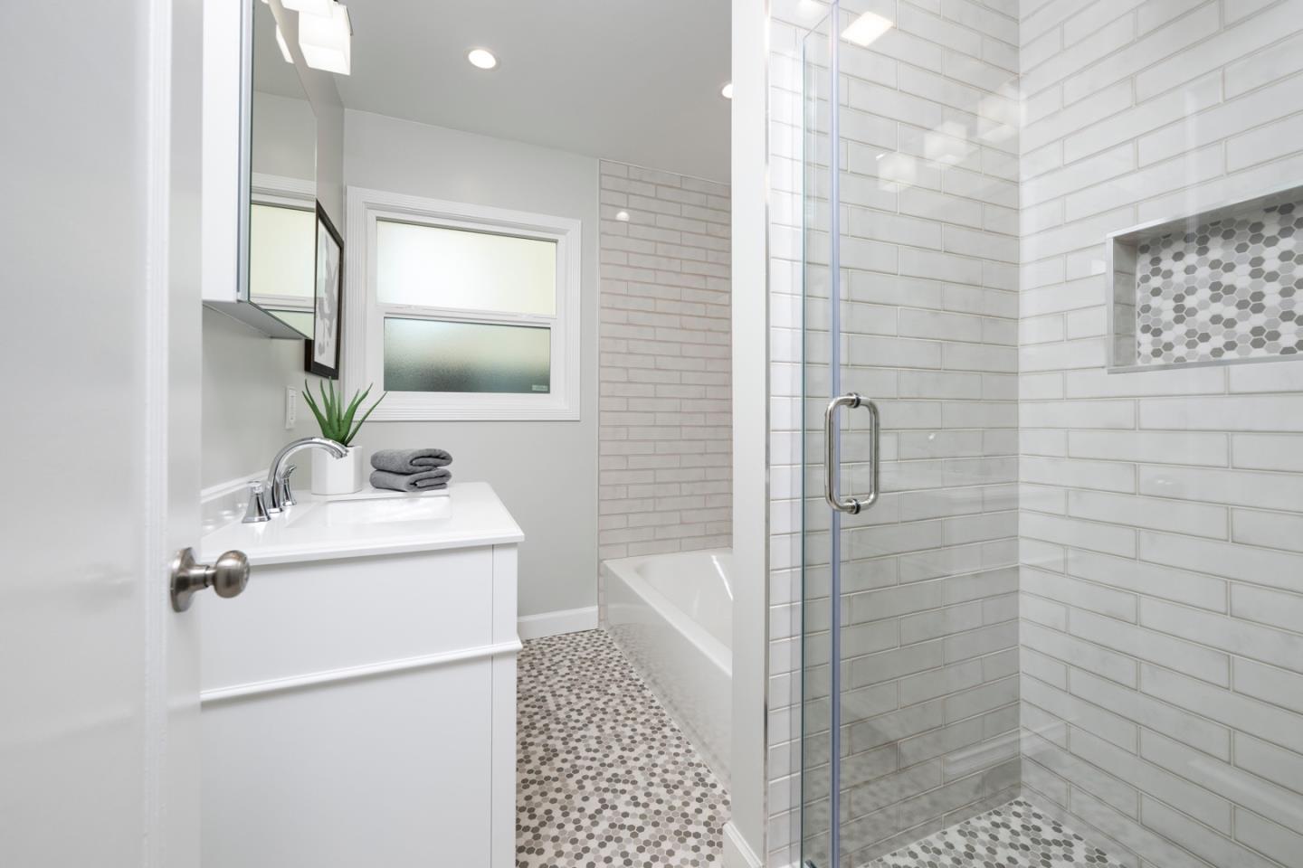 Detail Gallery Image 15 of 21 For 1438 Oakhurst Ave, San Carlos,  CA 94070 - 2 Beds | 2 Baths