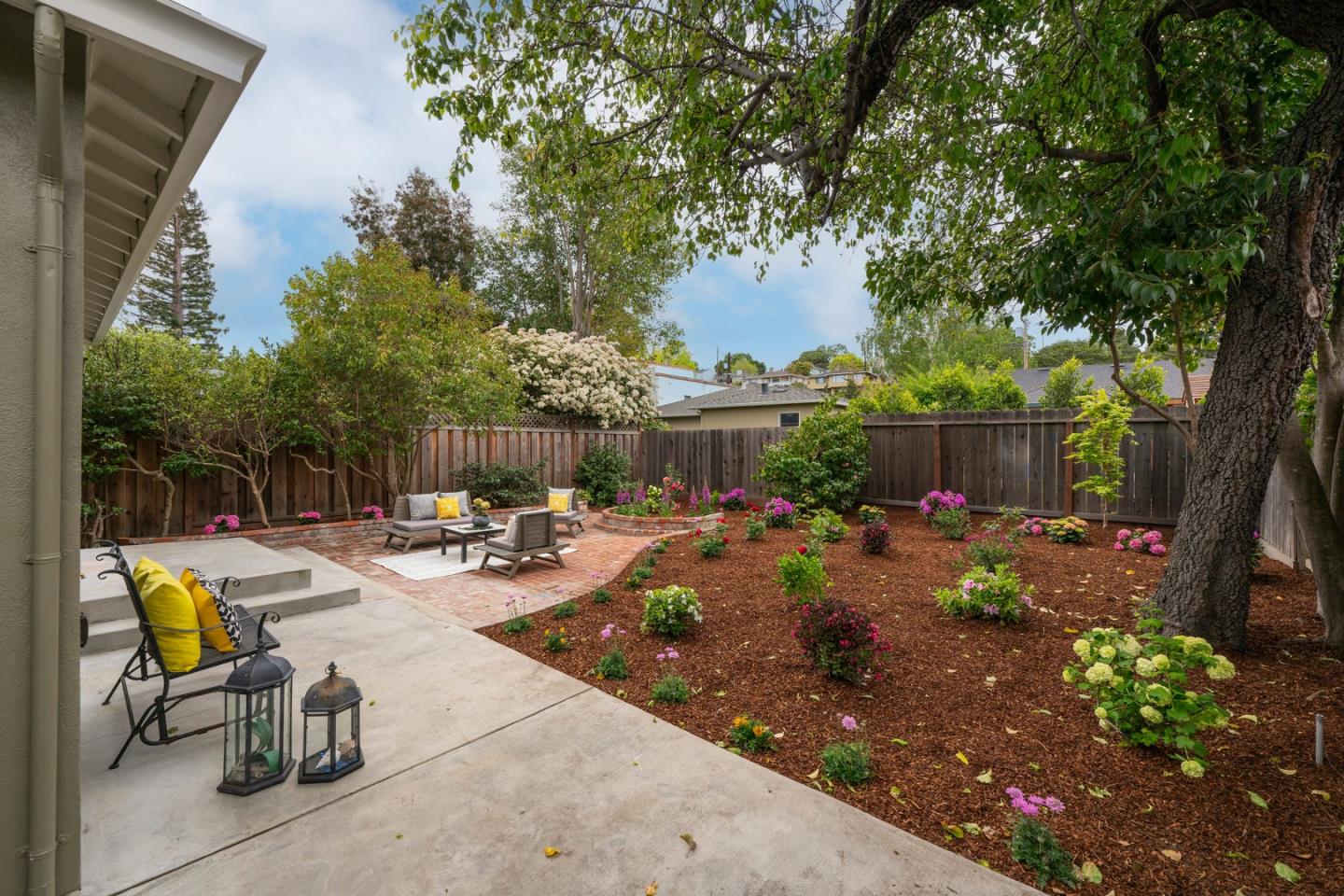 Detail Gallery Image 16 of 21 For 1438 Oakhurst Ave, San Carlos,  CA 94070 - 2 Beds | 2 Baths