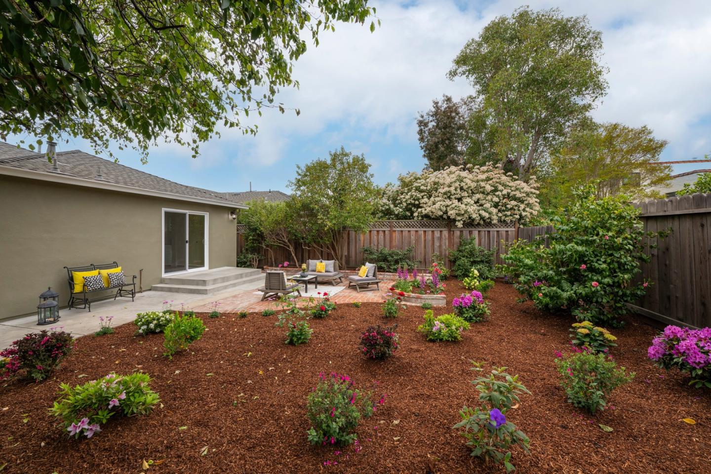 Detail Gallery Image 19 of 21 For 1438 Oakhurst Ave, San Carlos,  CA 94070 - 2 Beds | 2 Baths