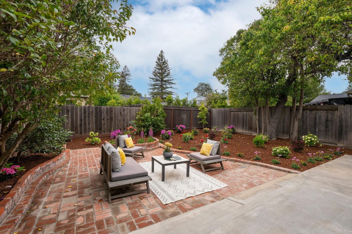 Detail Gallery Image 20 of 21 For 1438 Oakhurst Ave, San Carlos,  CA 94070 - 2 Beds | 2 Baths
