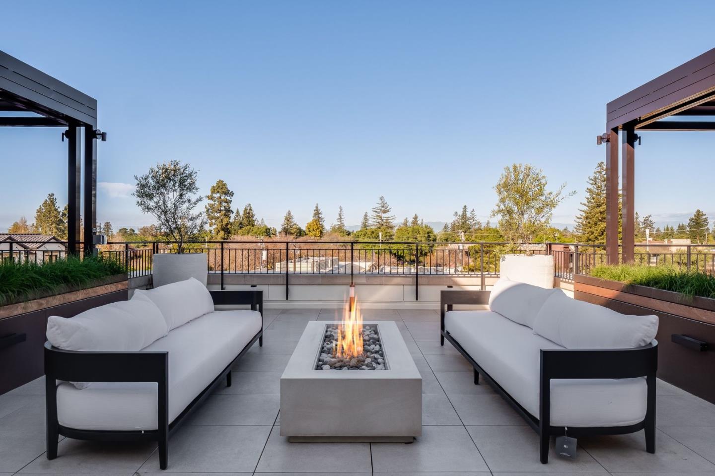 Detail Gallery Image 4 of 18 For 450 1st St #107,  Los Altos,  CA 94022 - 2 Beds | 2 Baths