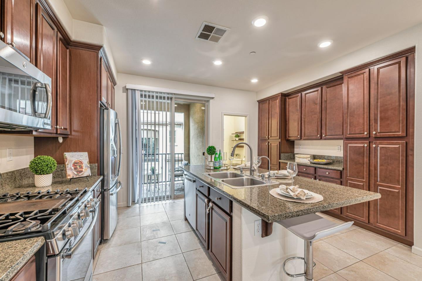 Detail Gallery Image 10 of 47 For 227 Siderno Ct, San Jose,  CA 95111 - 2 Beds | 2/1 Baths
