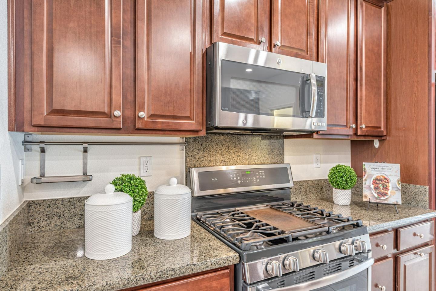 Detail Gallery Image 13 of 47 For 227 Siderno Ct, San Jose,  CA 95111 - 2 Beds | 2/1 Baths