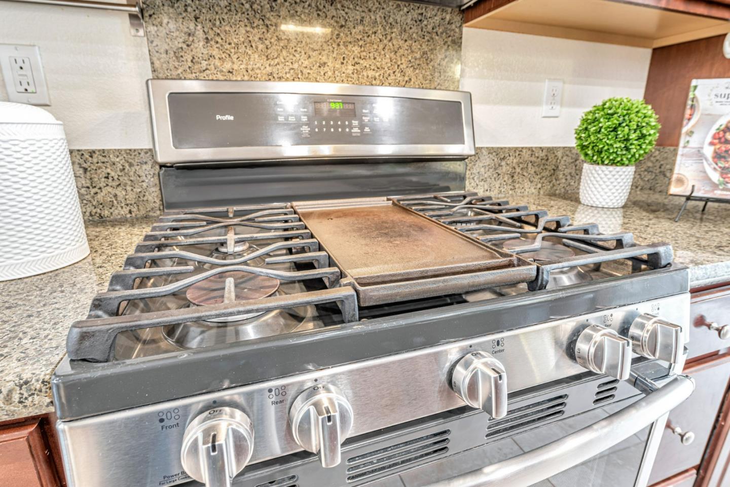 Detail Gallery Image 14 of 47 For 227 Siderno Ct, San Jose,  CA 95111 - 2 Beds | 2/1 Baths