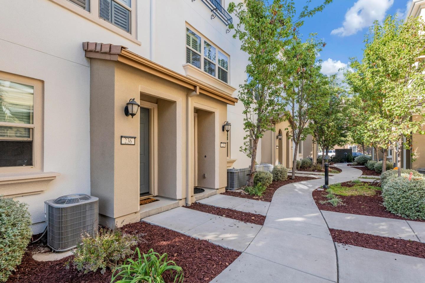 Detail Gallery Image 2 of 47 For 227 Siderno Ct, San Jose,  CA 95111 - 2 Beds | 2/1 Baths
