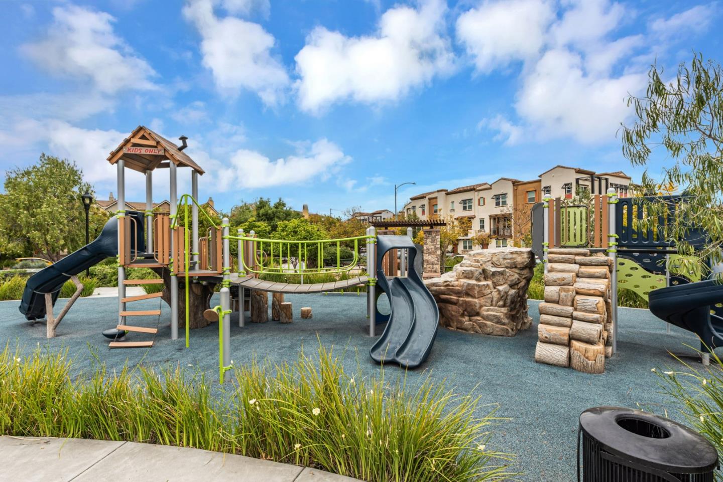 Detail Gallery Image 5 of 47 For 227 Siderno Ct, San Jose,  CA 95111 - 2 Beds | 2/1 Baths