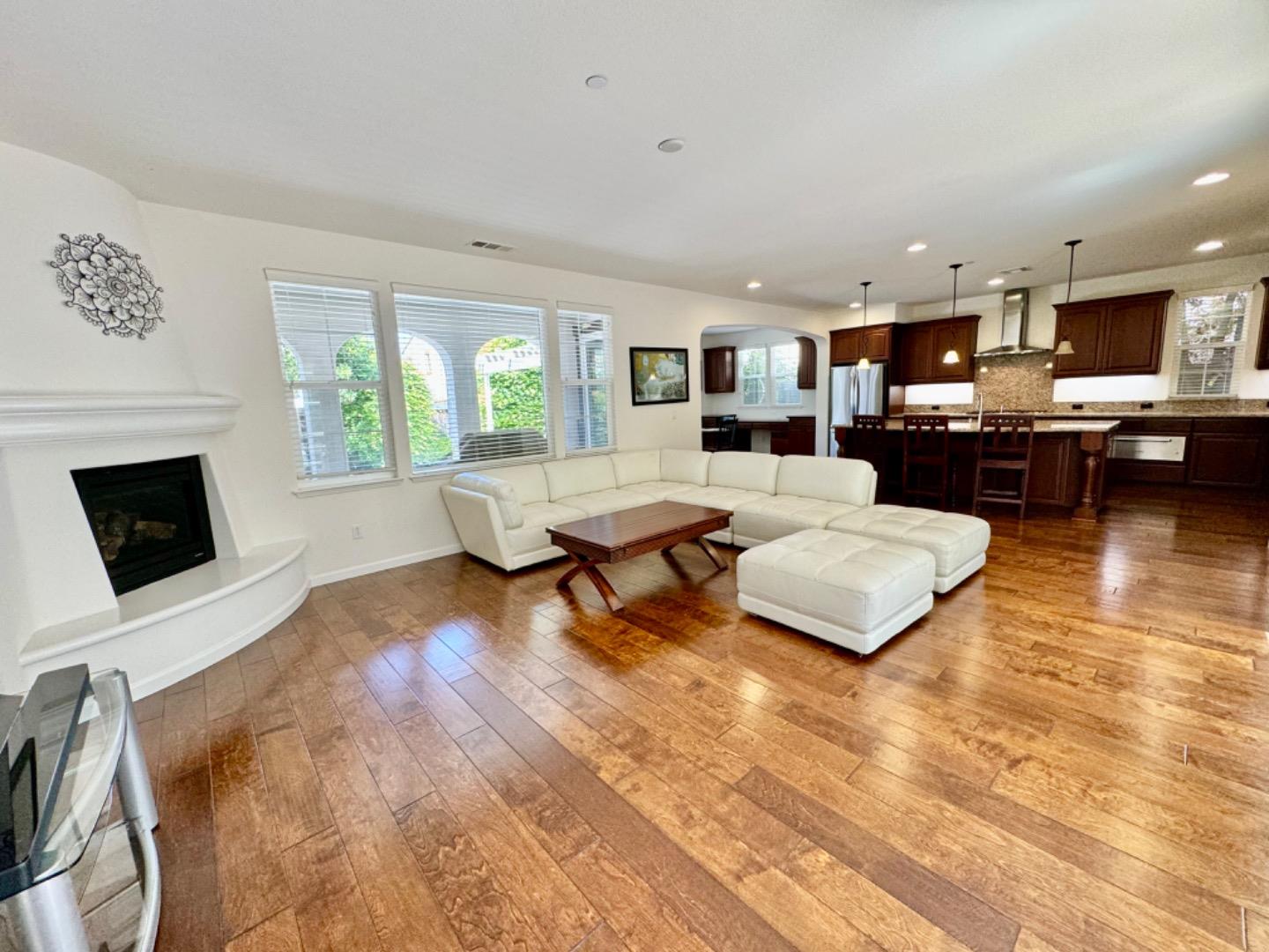Detail Gallery Image 10 of 50 For 7651 Strath Pl, Gilroy,  CA 95020 - 5 Beds | 4 Baths