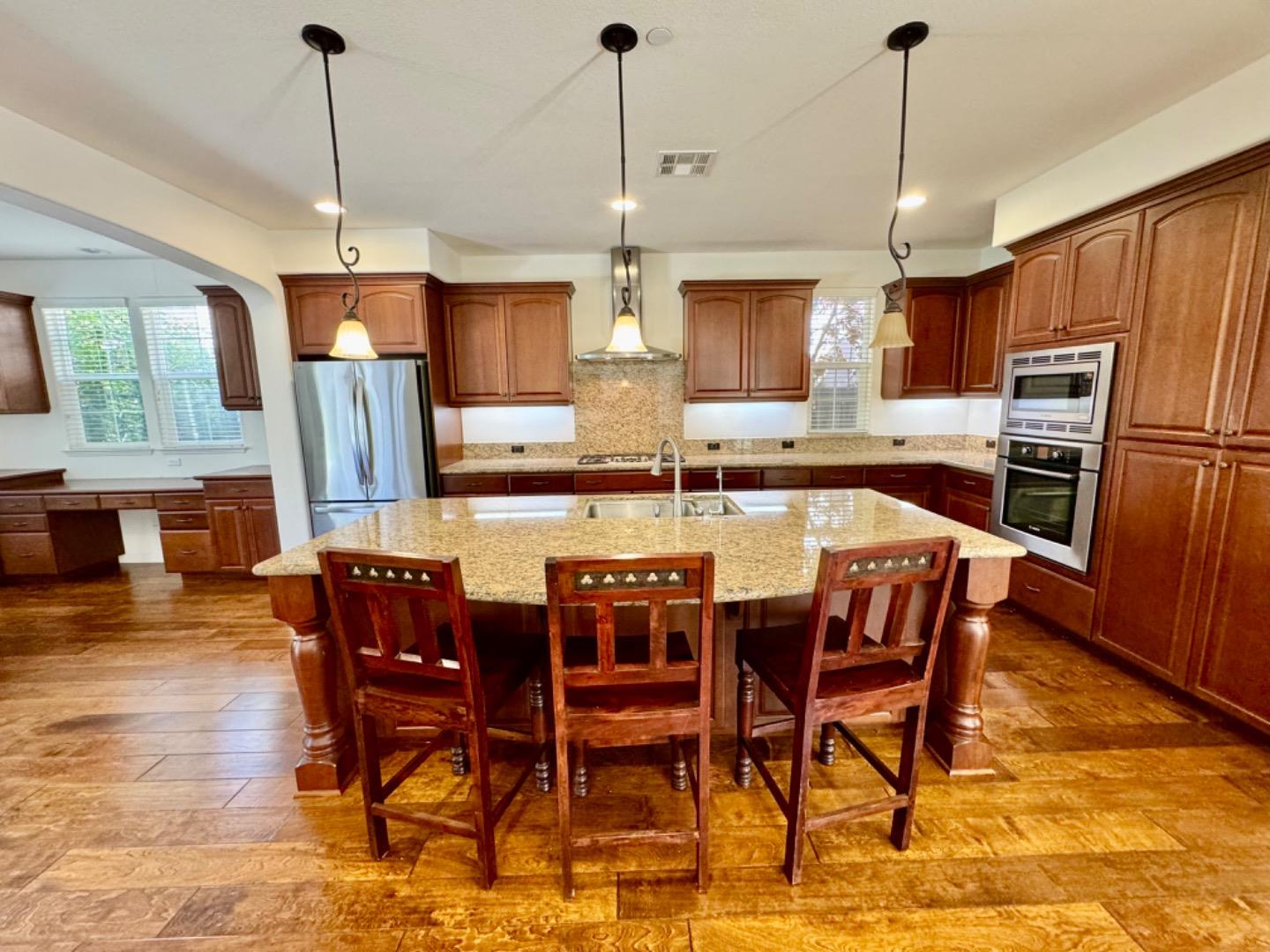 Detail Gallery Image 12 of 50 For 7651 Strath Pl, Gilroy,  CA 95020 - 5 Beds | 4 Baths