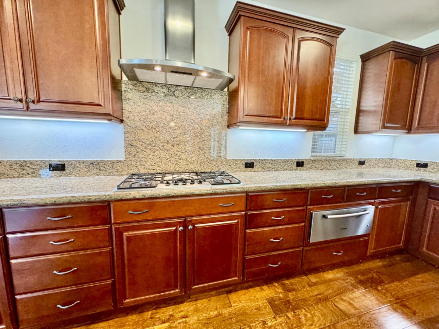 Detail Gallery Image 14 of 50 For 7651 Strath Pl, Gilroy,  CA 95020 - 5 Beds | 4 Baths