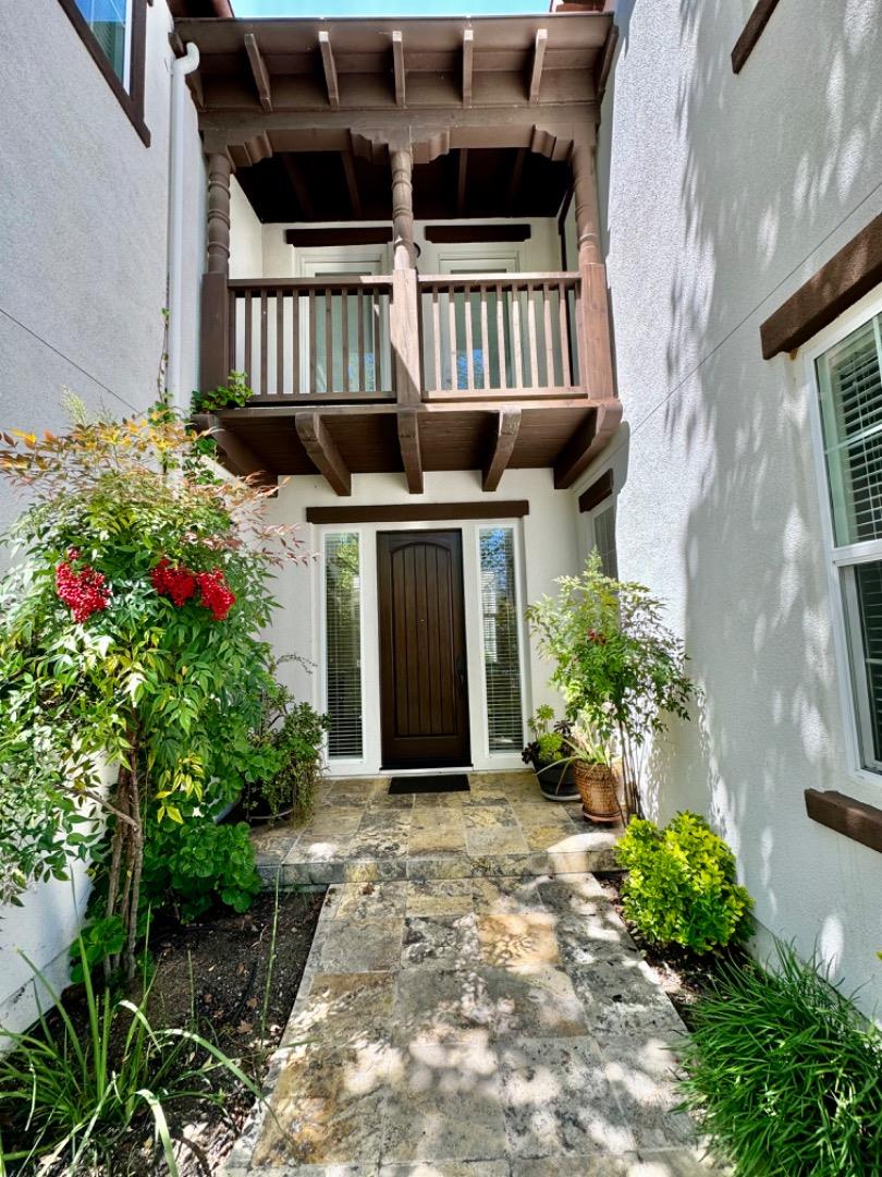 Detail Gallery Image 3 of 50 For 7651 Strath Pl, Gilroy,  CA 95020 - 5 Beds | 4 Baths