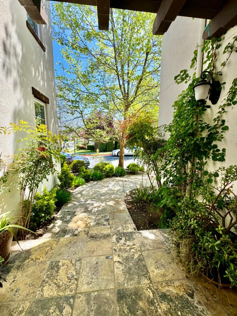 Detail Gallery Image 4 of 50 For 7651 Strath Pl, Gilroy,  CA 95020 - 5 Beds | 4 Baths