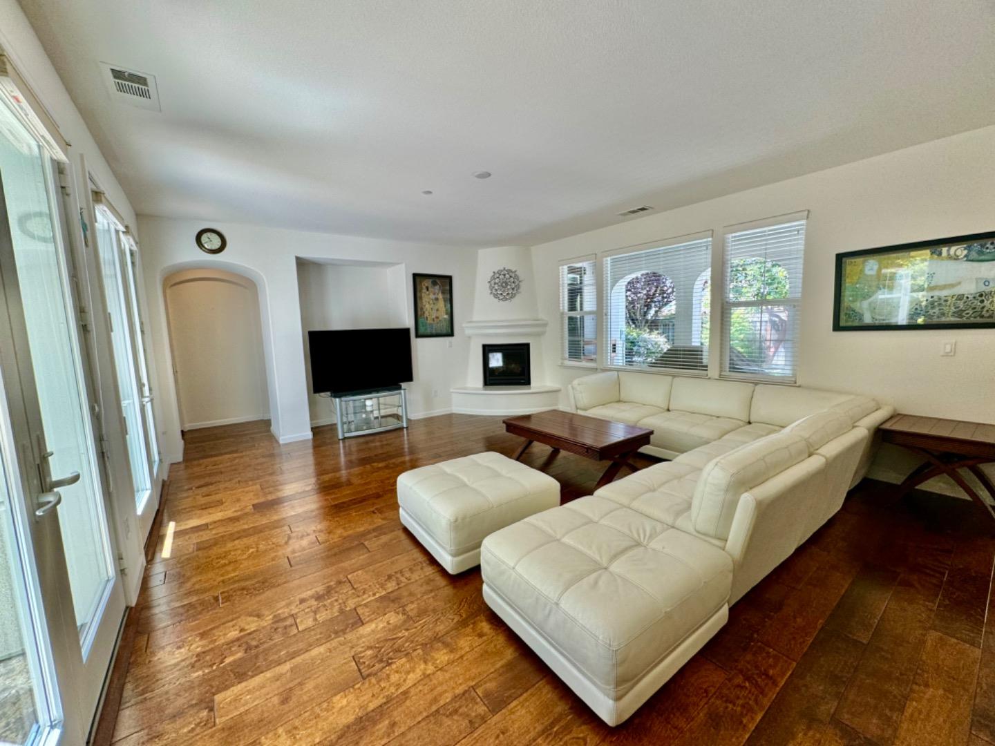 Detail Gallery Image 8 of 50 For 7651 Strath Pl, Gilroy,  CA 95020 - 5 Beds | 4 Baths