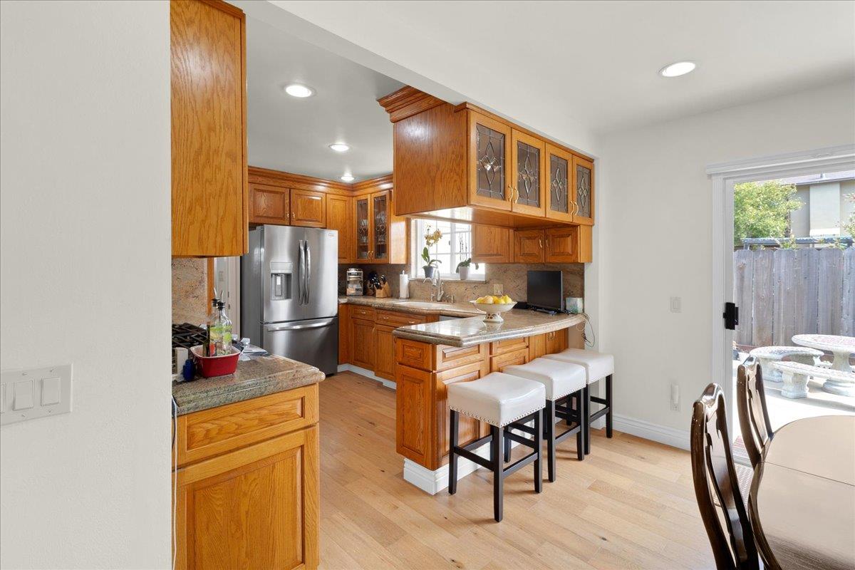 Detail Gallery Image 11 of 34 For 670 Van Buren Cir, Monterey,  CA 93940 - 3 Beds | 2 Baths