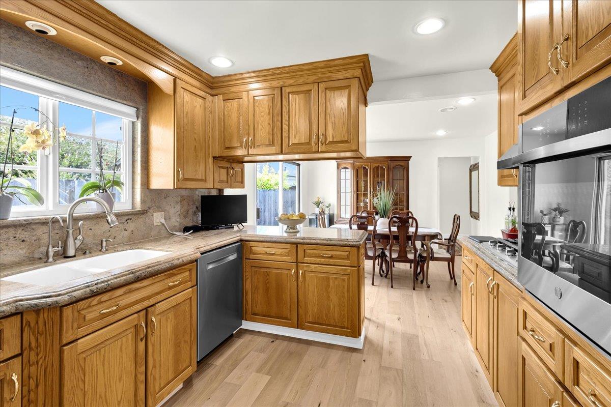 Detail Gallery Image 12 of 34 For 670 Van Buren Cir, Monterey,  CA 93940 - 3 Beds | 2 Baths