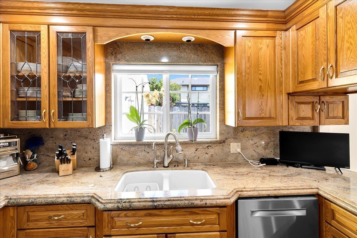 Detail Gallery Image 13 of 34 For 670 Van Buren Cir, Monterey,  CA 93940 - 3 Beds | 2 Baths
