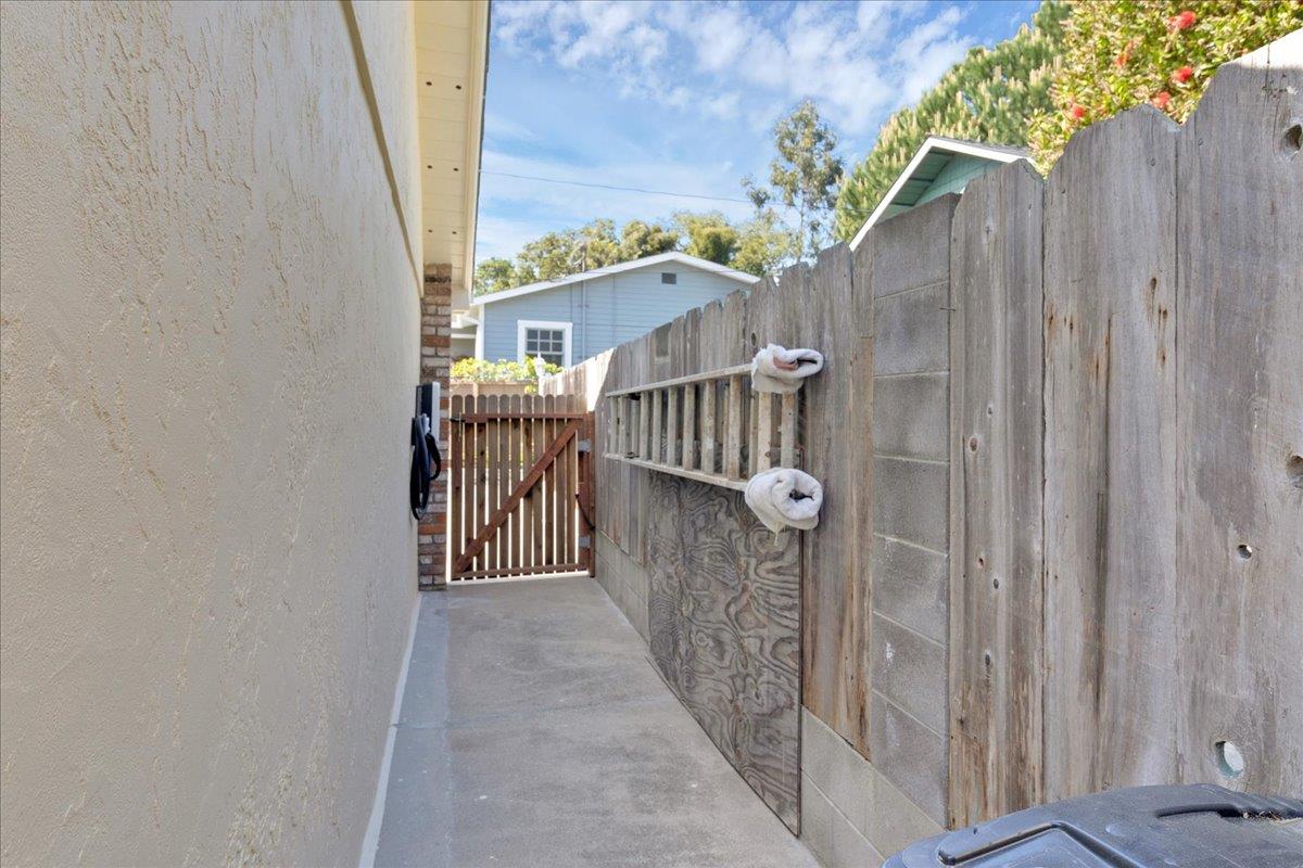 Detail Gallery Image 26 of 34 For 670 Van Buren Cir, Monterey,  CA 93940 - 3 Beds | 2 Baths