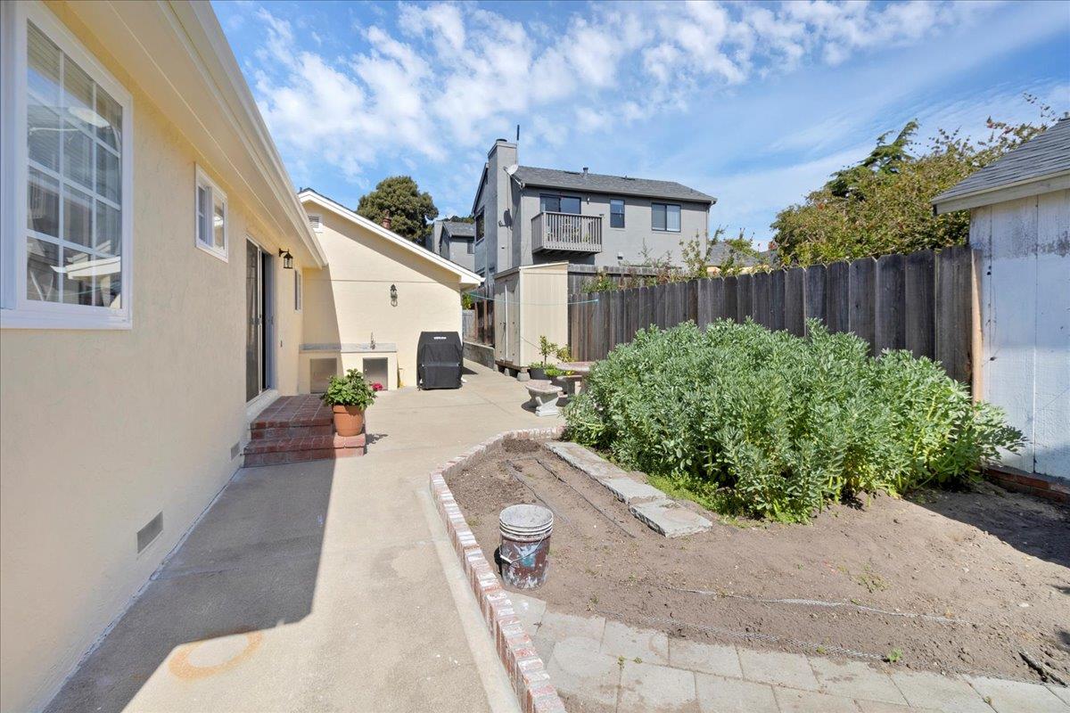Detail Gallery Image 27 of 34 For 670 Van Buren Cir, Monterey,  CA 93940 - 3 Beds | 2 Baths