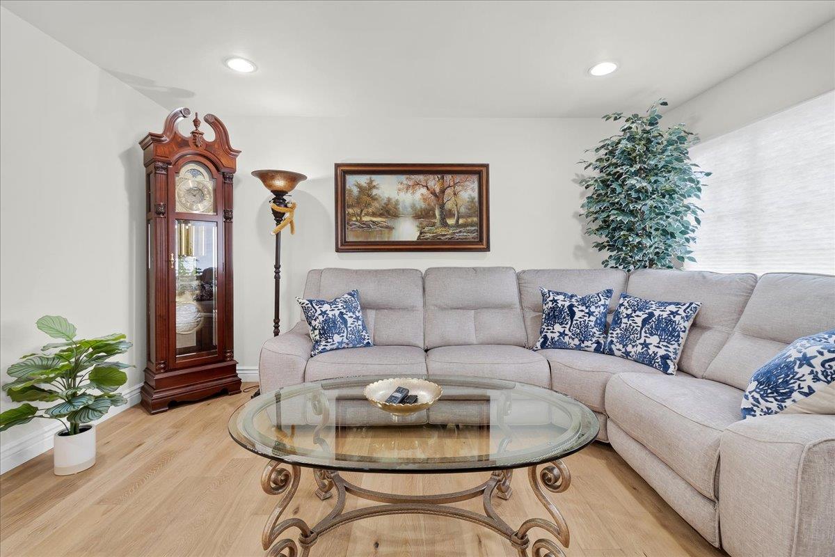 Detail Gallery Image 6 of 34 For 670 Van Buren Cir, Monterey,  CA 93940 - 3 Beds | 2 Baths