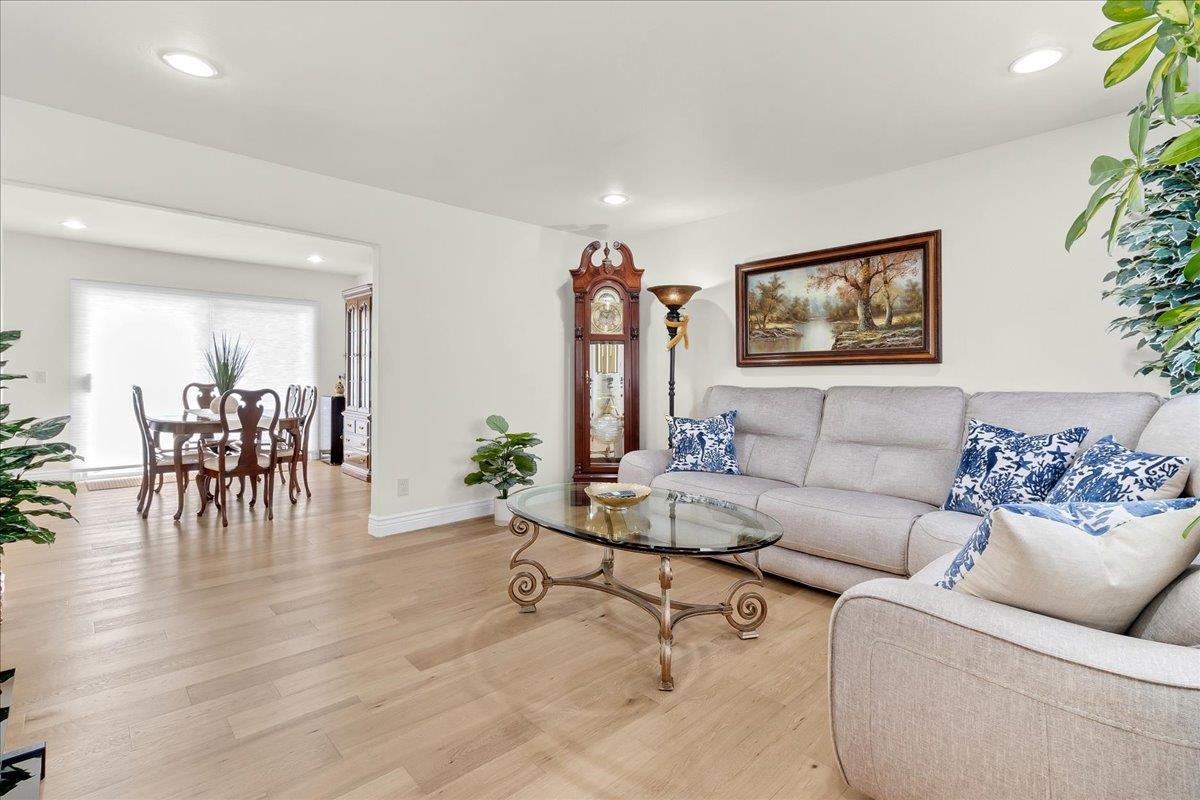 Detail Gallery Image 7 of 34 For 670 Van Buren Cir, Monterey,  CA 93940 - 3 Beds | 2 Baths