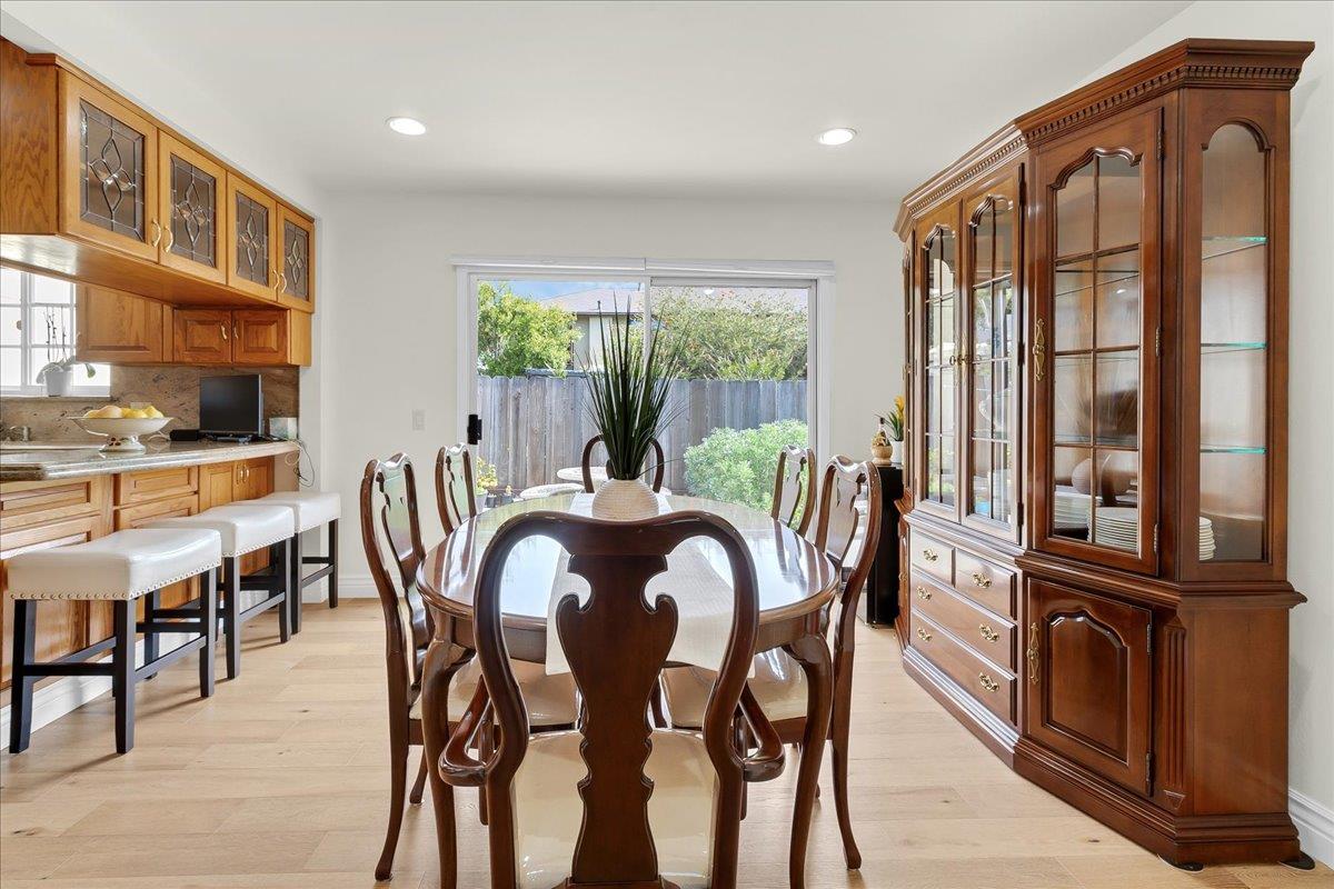 Detail Gallery Image 8 of 34 For 670 Van Buren Cir, Monterey,  CA 93940 - 3 Beds | 2 Baths