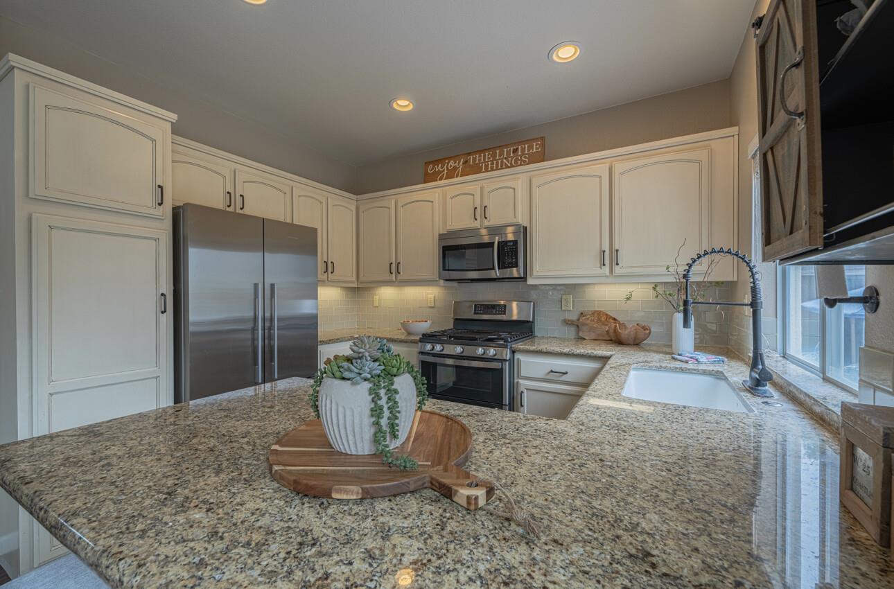 Detail Gallery Image 13 of 39 For 18106 Stonehaven, Salinas,  CA 93908 - 3 Beds | 2/1 Baths