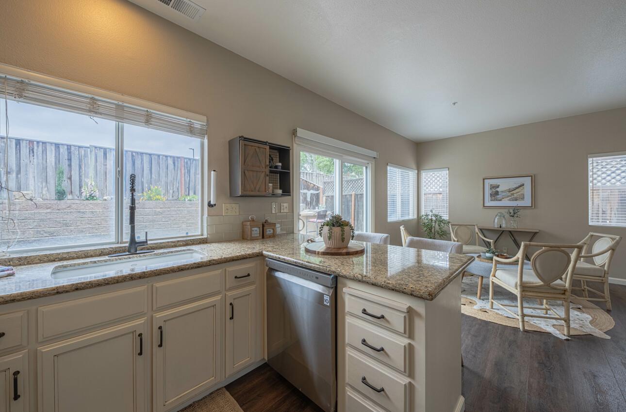 Detail Gallery Image 14 of 39 For 18106 Stonehaven, Salinas,  CA 93908 - 3 Beds | 2/1 Baths