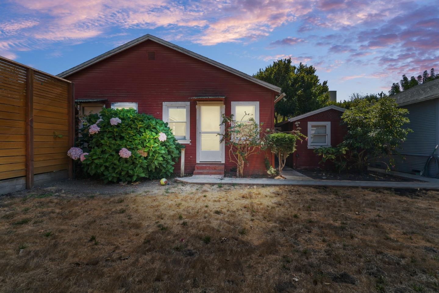 Detail Gallery Image 1 of 3 For 204 Hollister, Capitola,  CA 95010 - – Beds | – Baths