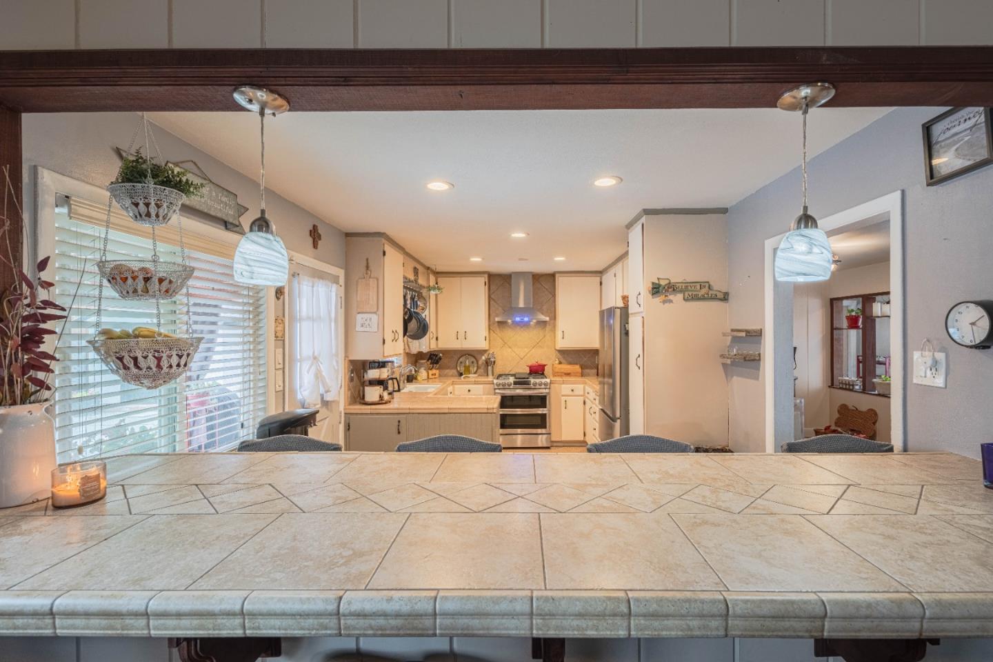 Detail Gallery Image 11 of 29 For 335 Palma Dr, Salinas,  CA 93901 - 4 Beds | 2 Baths