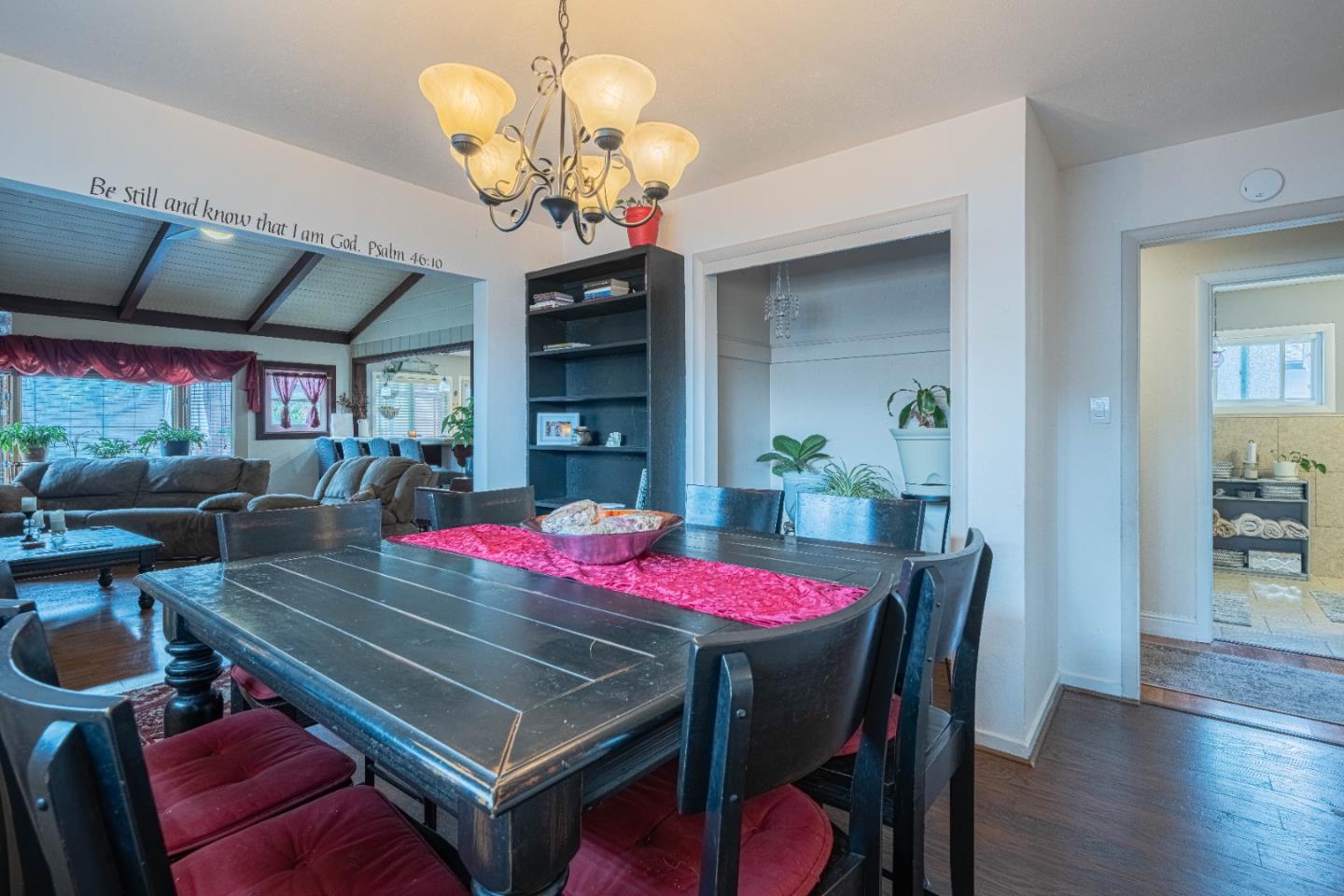 Detail Gallery Image 12 of 29 For 335 Palma Dr, Salinas,  CA 93901 - 4 Beds | 2 Baths
