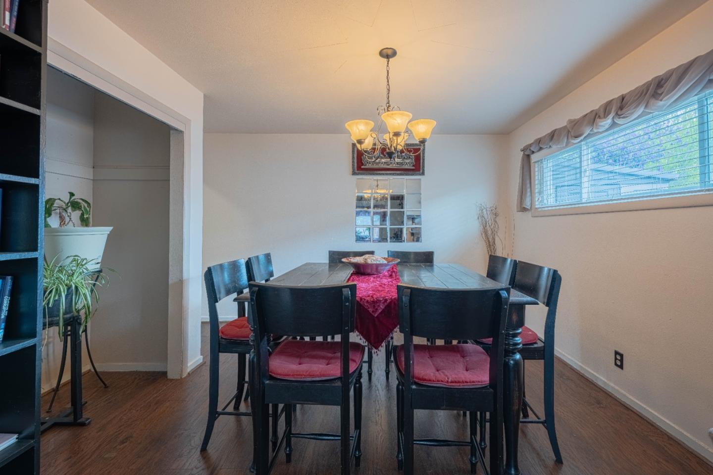 Detail Gallery Image 13 of 29 For 335 Palma Dr, Salinas,  CA 93901 - 4 Beds | 2 Baths