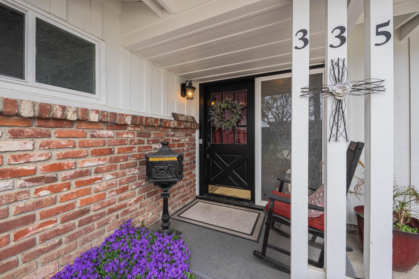 Detail Gallery Image 2 of 29 For 335 Palma Dr, Salinas,  CA 93901 - 4 Beds | 2 Baths