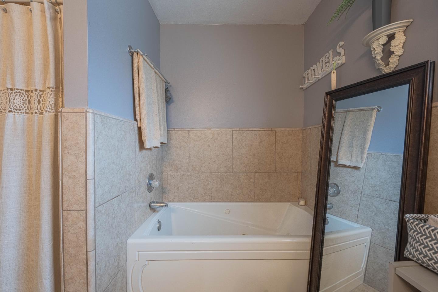 Detail Gallery Image 20 of 29 For 335 Palma Dr, Salinas,  CA 93901 - 4 Beds | 2 Baths