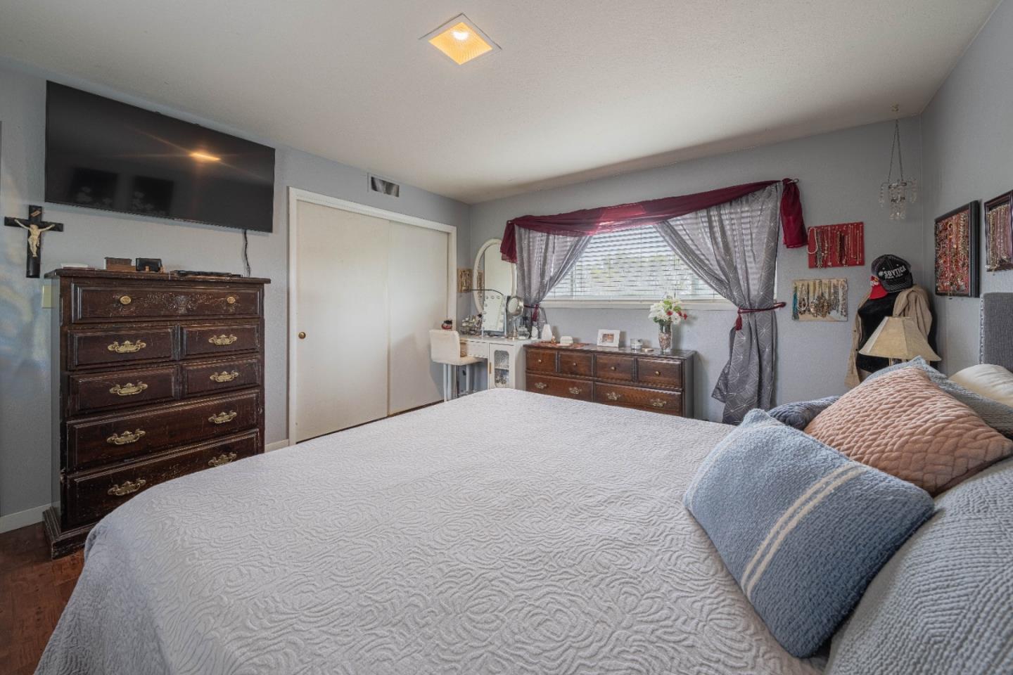 Detail Gallery Image 22 of 29 For 335 Palma Dr, Salinas,  CA 93901 - 4 Beds | 2 Baths