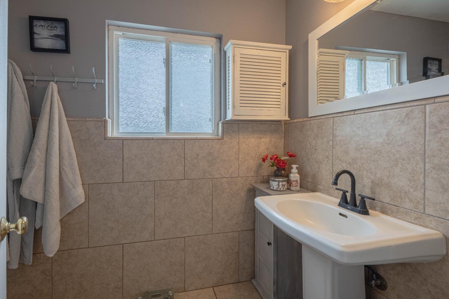 Detail Gallery Image 24 of 29 For 335 Palma Dr, Salinas,  CA 93901 - 4 Beds | 2 Baths
