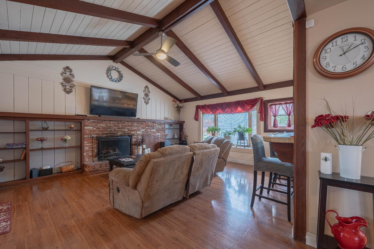 Detail Gallery Image 5 of 29 For 335 Palma Dr, Salinas,  CA 93901 - 4 Beds | 2 Baths
