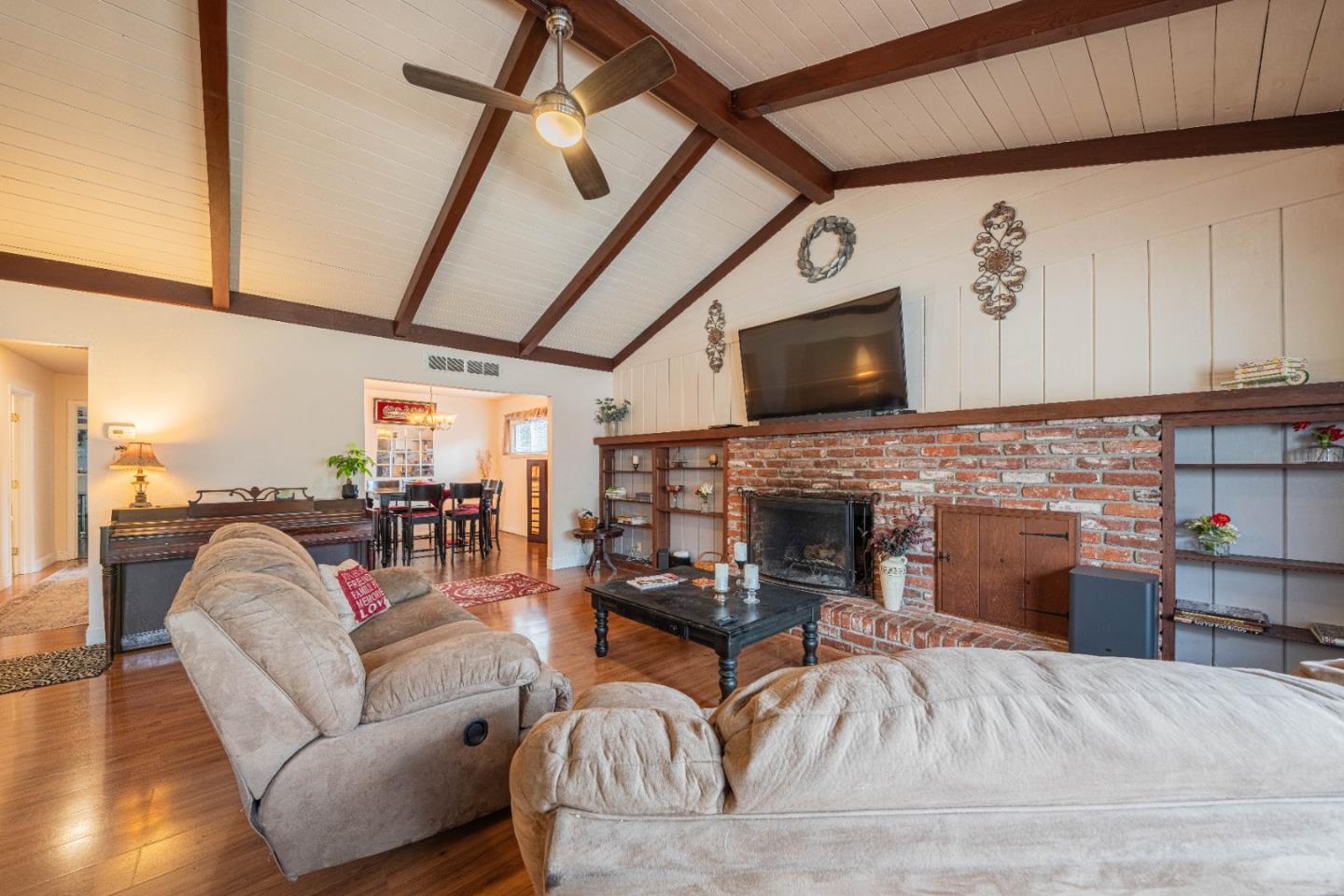 Detail Gallery Image 6 of 29 For 335 Palma Dr, Salinas,  CA 93901 - 4 Beds | 2 Baths
