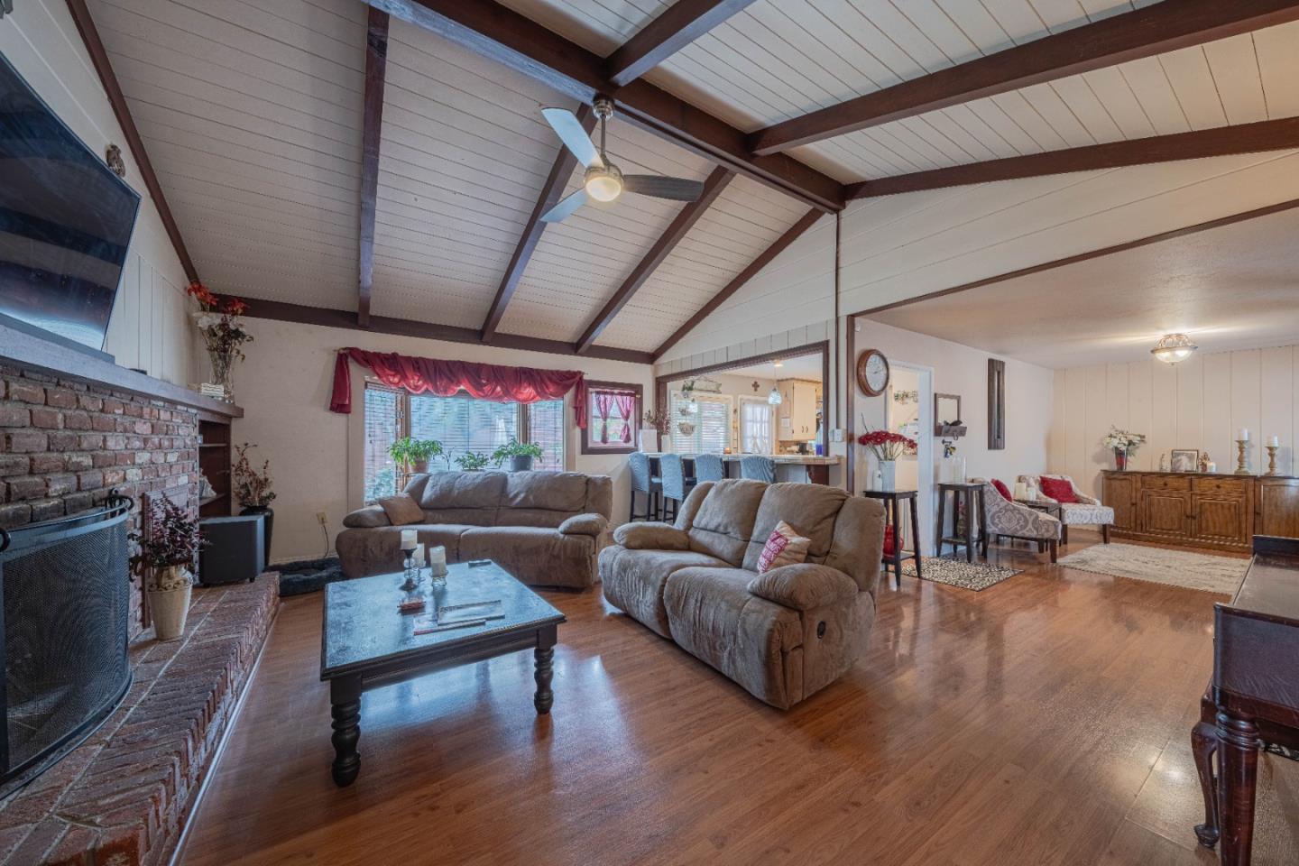 Detail Gallery Image 7 of 29 For 335 Palma Dr, Salinas,  CA 93901 - 4 Beds | 2 Baths