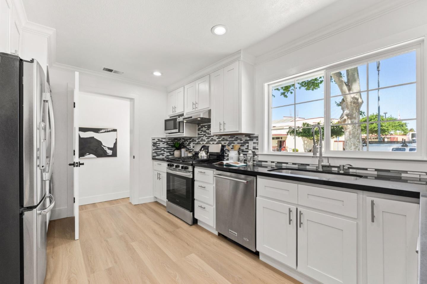 Detail Gallery Image 14 of 36 For 195 N 24th St, San Jose,  CA 95116 - 4 Beds | 2 Baths